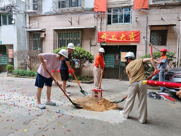 党建引颈破贵重，虹口区广中路街谈加梯工程跑出民生“加快度”